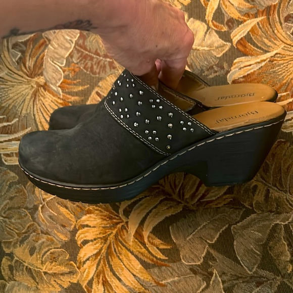 “BJORNDAL” studded slip proof clogs . Super cute for medical field - Picture 1 of 6
